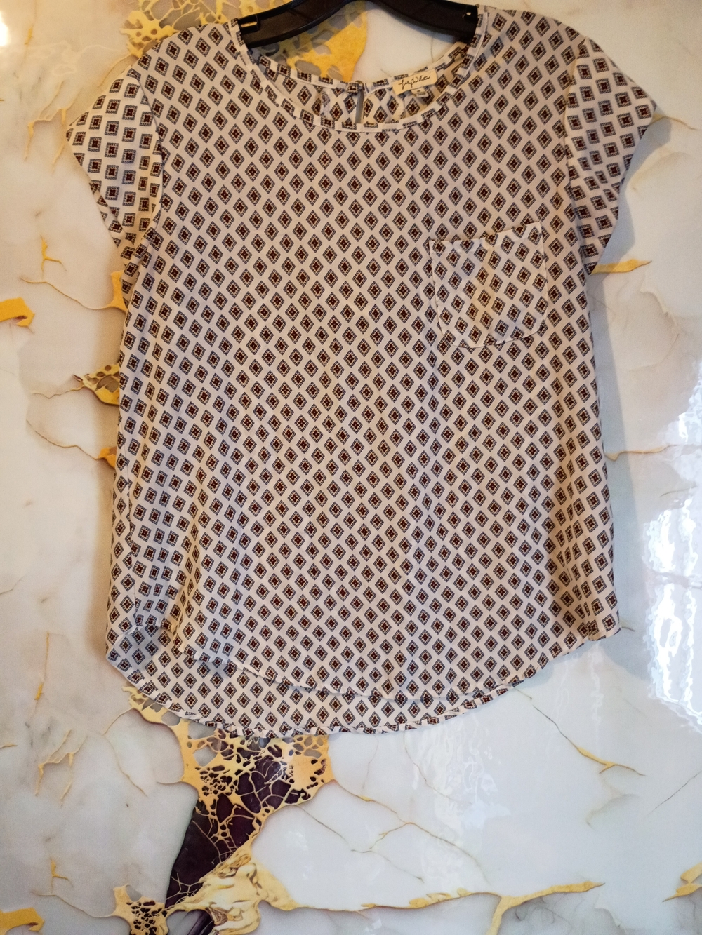 Lily White Cream and Black Diamond-Print Short Sleeve Blouse